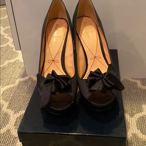 Pour La Victoire Black Satin “Stella” pump sz 9.5